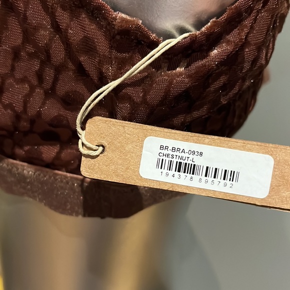 SKIMS
Wireless Velvet Scoop Bra - Chestnut - Picture 7 of 11